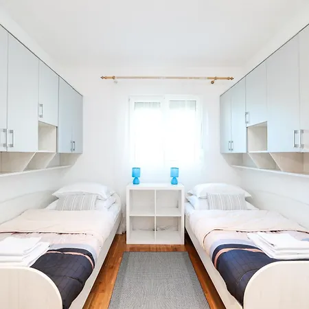 Two Bedroom Luka By Adex Travel 扎达尔