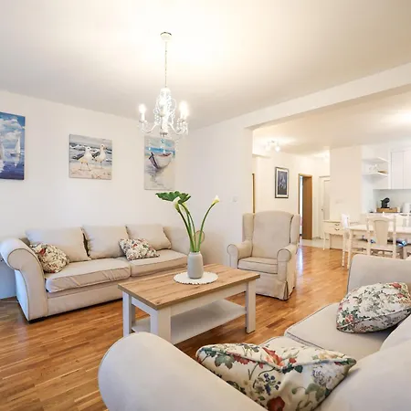 公寓 Two Bedroom Luka By Adex Travel